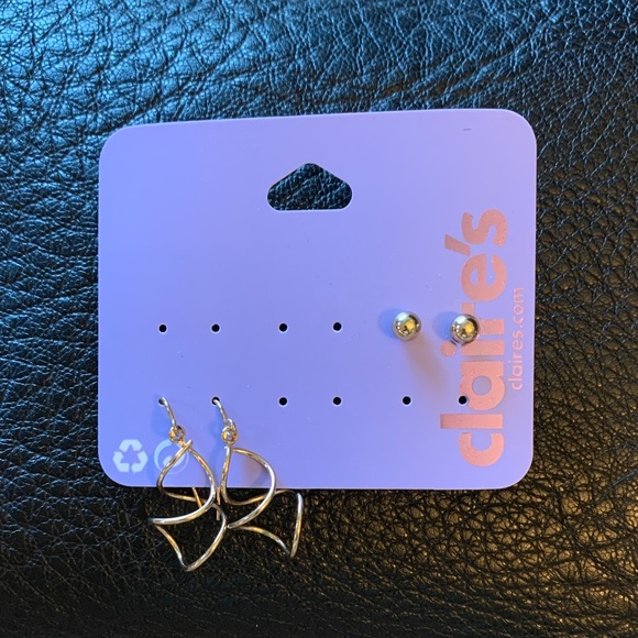 5/$25❗️Gold Tone earrings - Picture 1 of 4